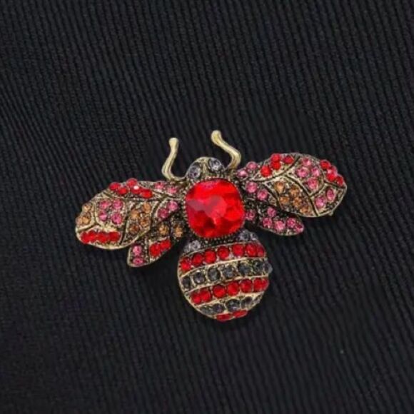 ♥️ Betsey Johnson stunning bumblebee brooch ♥️ - Picture 4 of 8
